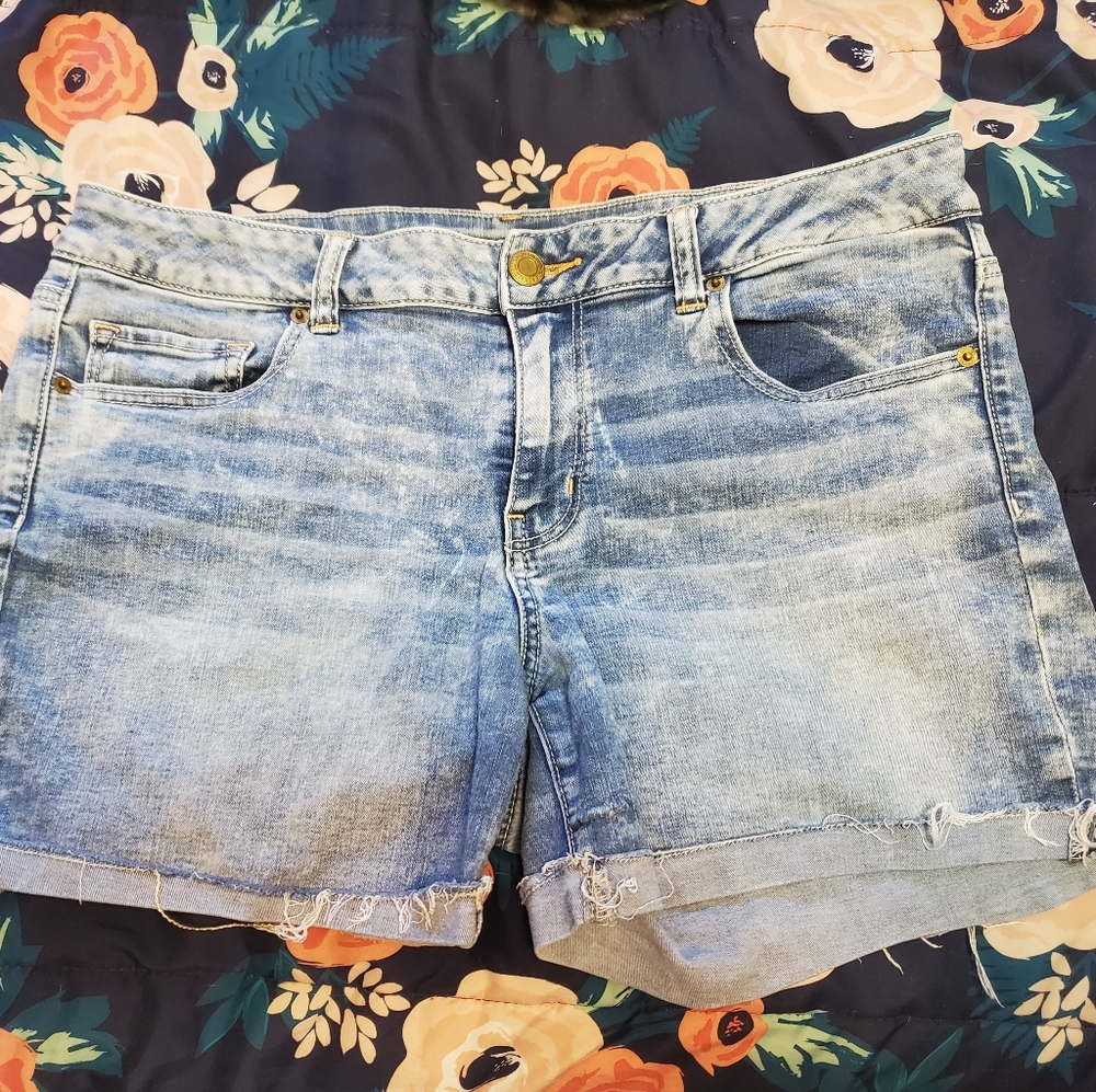 American Eagle Midi Super Stretch Shorts
